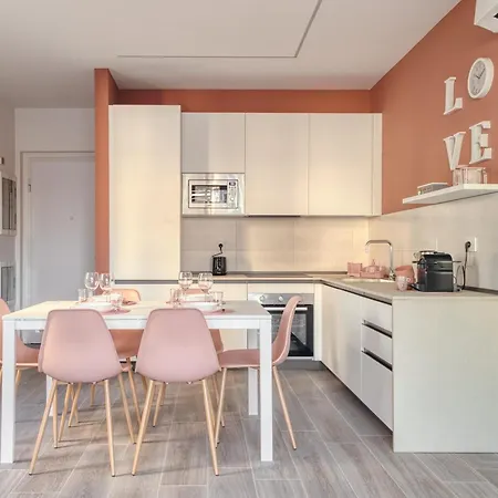 Pink In Financial District 4 Pax Apartment Milan